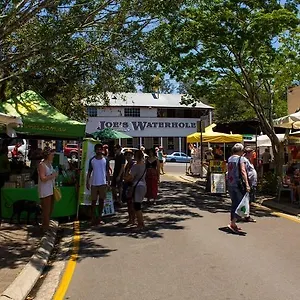 https://joes-waterhole-hotel.queenslandhotels.net